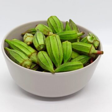Egyptian,Fresh,And,Green,Okra,Isolated,In,White,Bowl